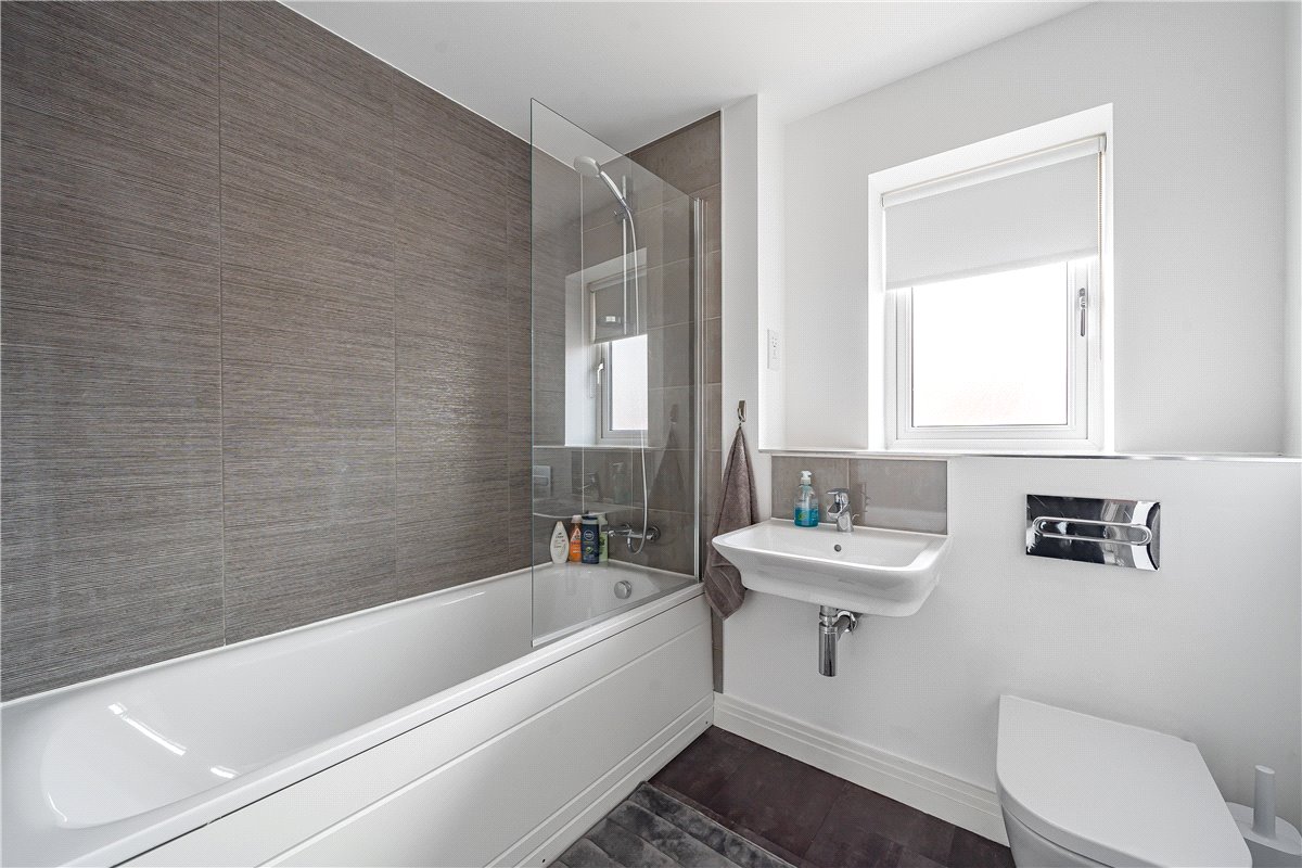3 bedroom House, Fearnley Close, Glebe Farm, MK17 - , Image 13