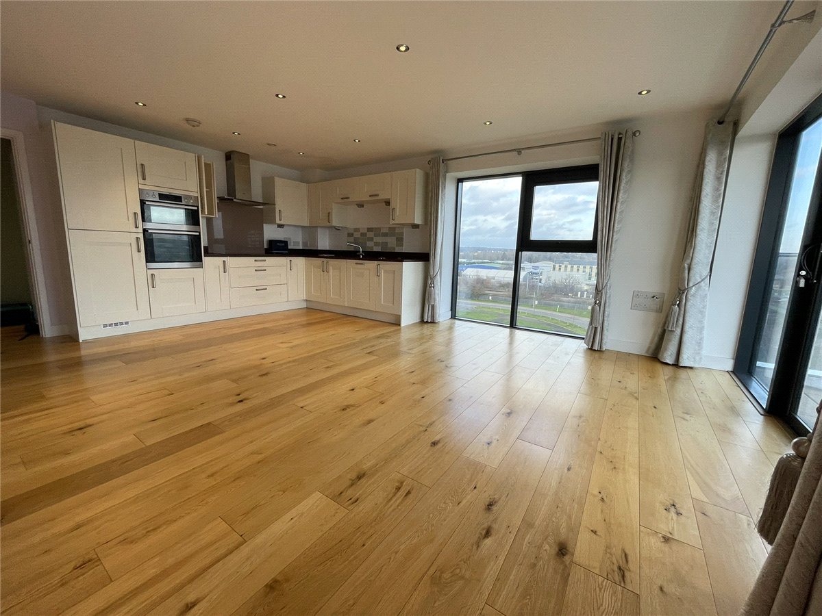 2 bedroom Flat, Kingman Way, Newbury, RG14 - Available