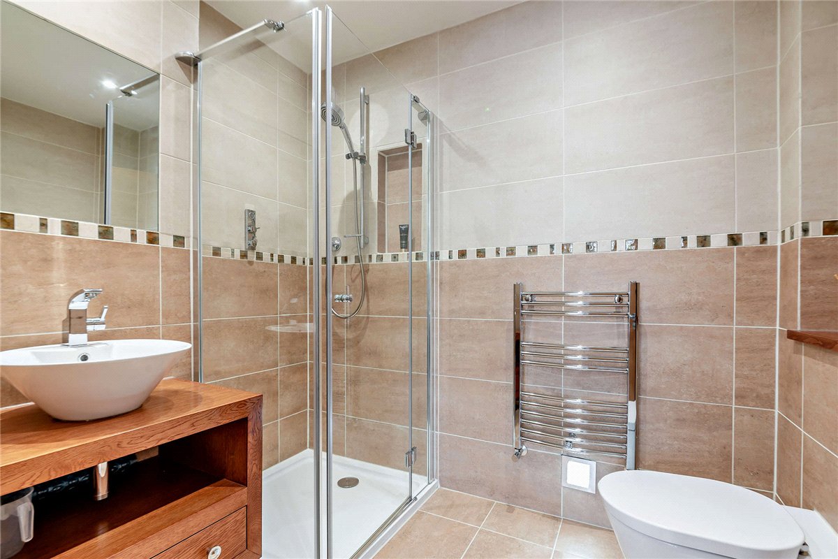 5 bedroom House, Oak Close, Baughurst, RG26 - Available, Image 16