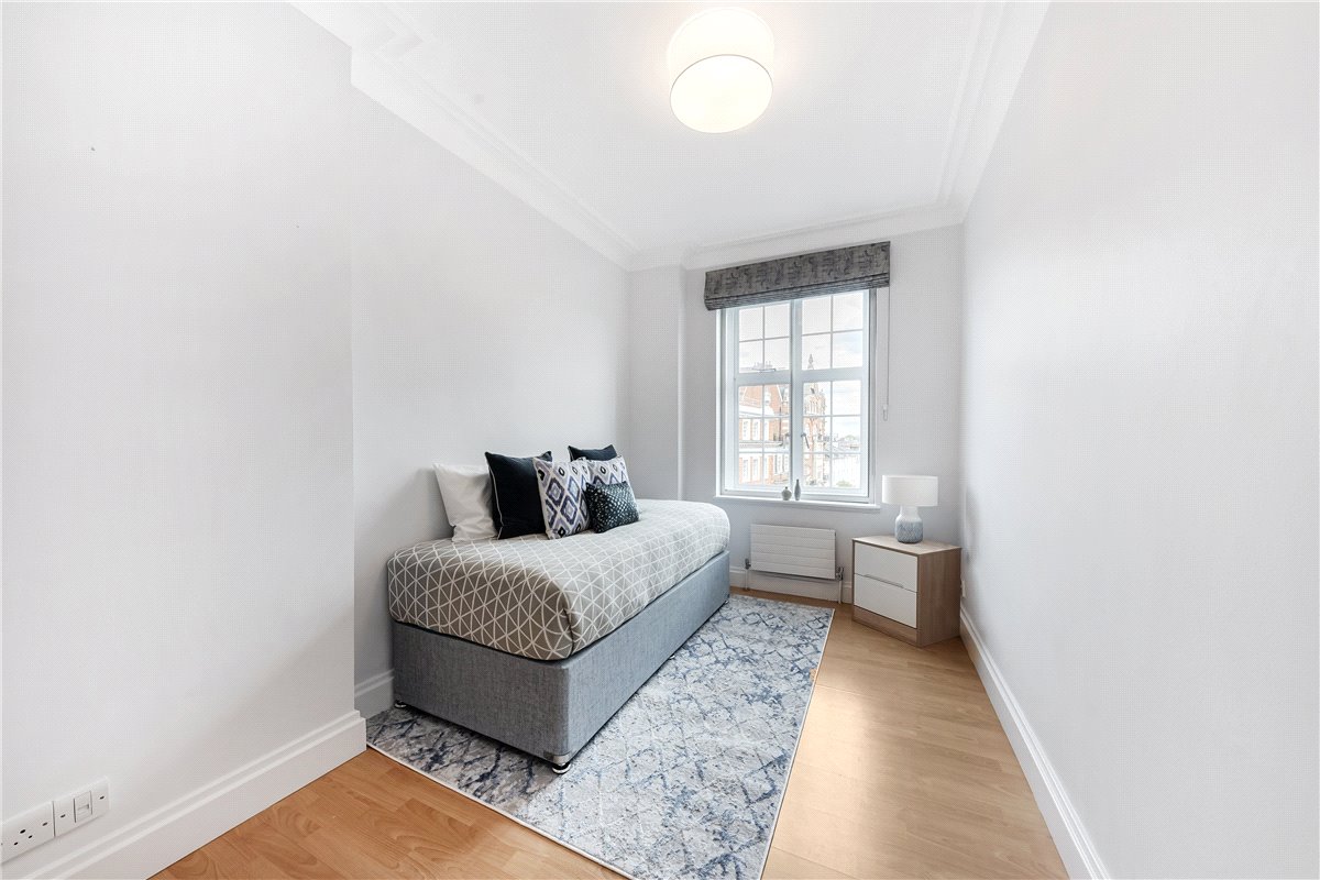 3 bedroom Flat, Stafford Court, Kensington High Street, W8 - Available, Image 3