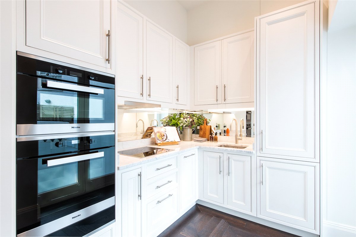 2 bedroom Maisonette, Prince Of Wales Terrace, Kensington, W8 - Available, Image 15
