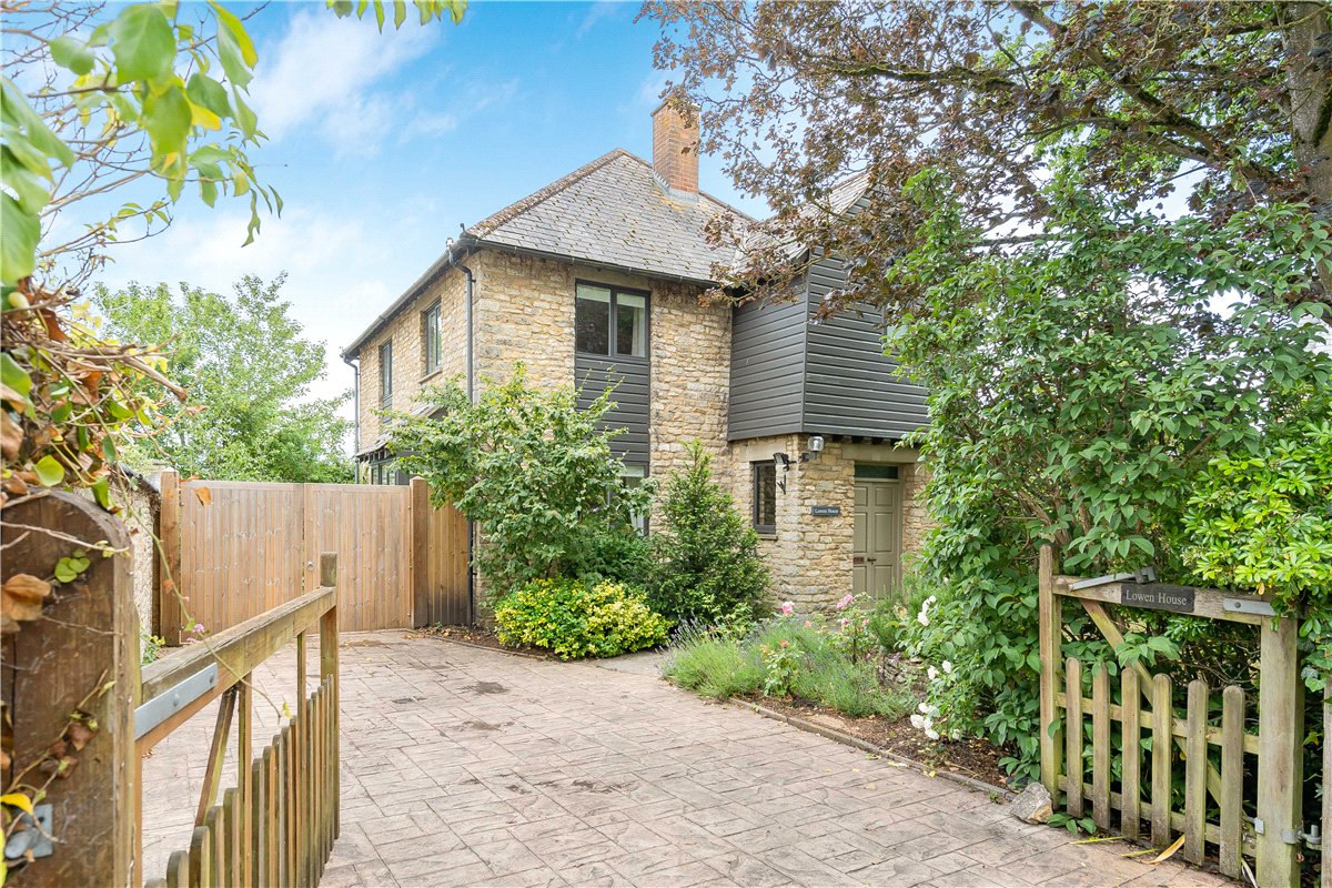 4 bedroom House, High Street, Islip, OX5 - Available