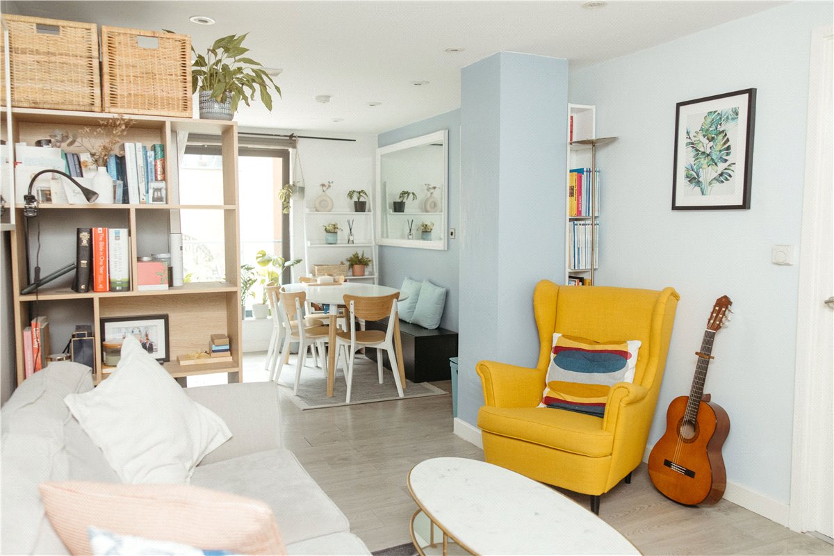 2 bedroom Flat, Greenwell Street, Marylebone, W1W - Available, Image 3