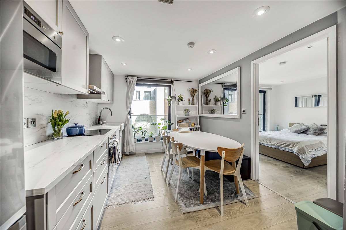 2 bedroom Flat, Greenwell Street, Marylebone, W1W - Available, Image 3