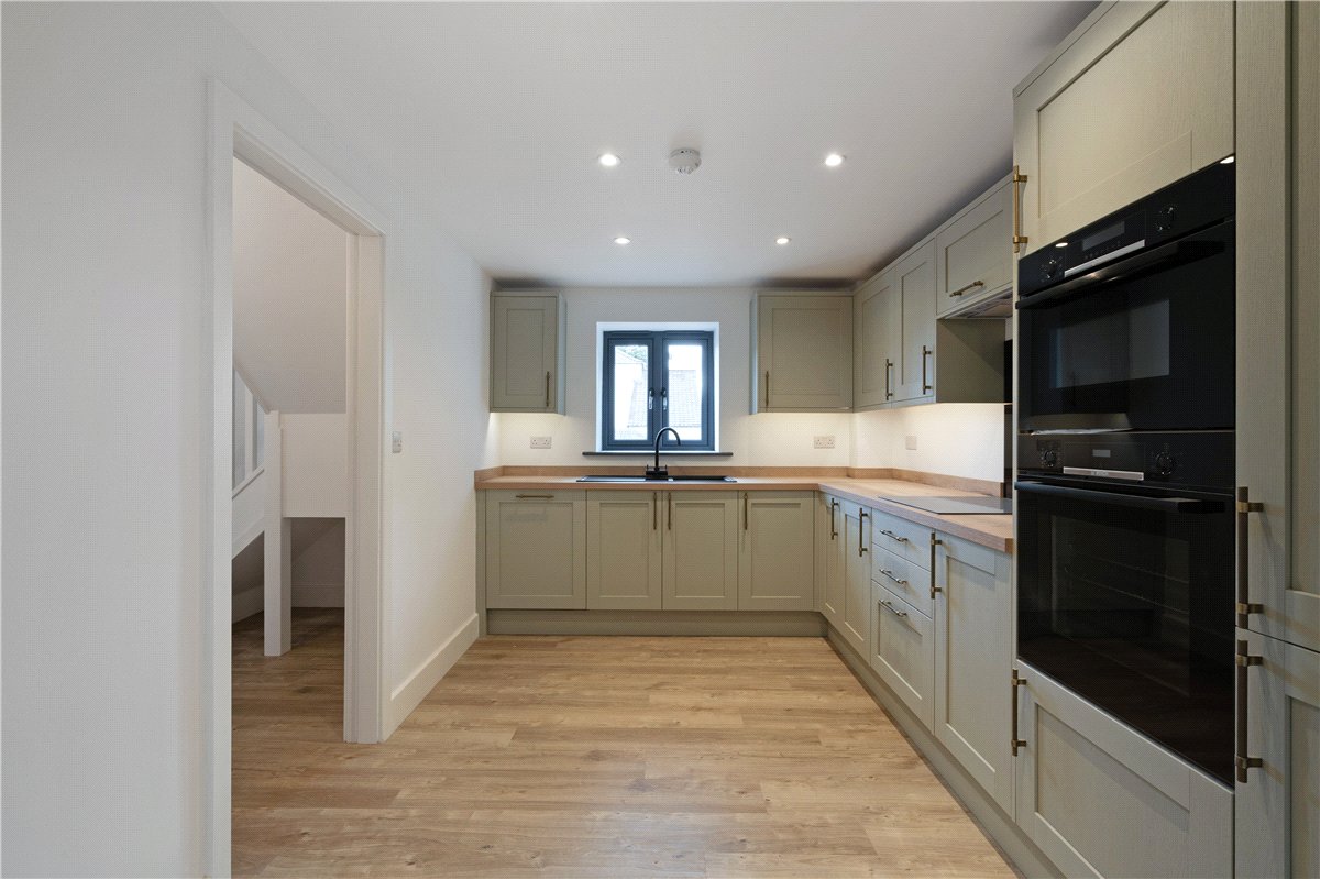 4 bedroom Cottage, Camela Lane, Camblesforth, YO8 - Available, Image 4