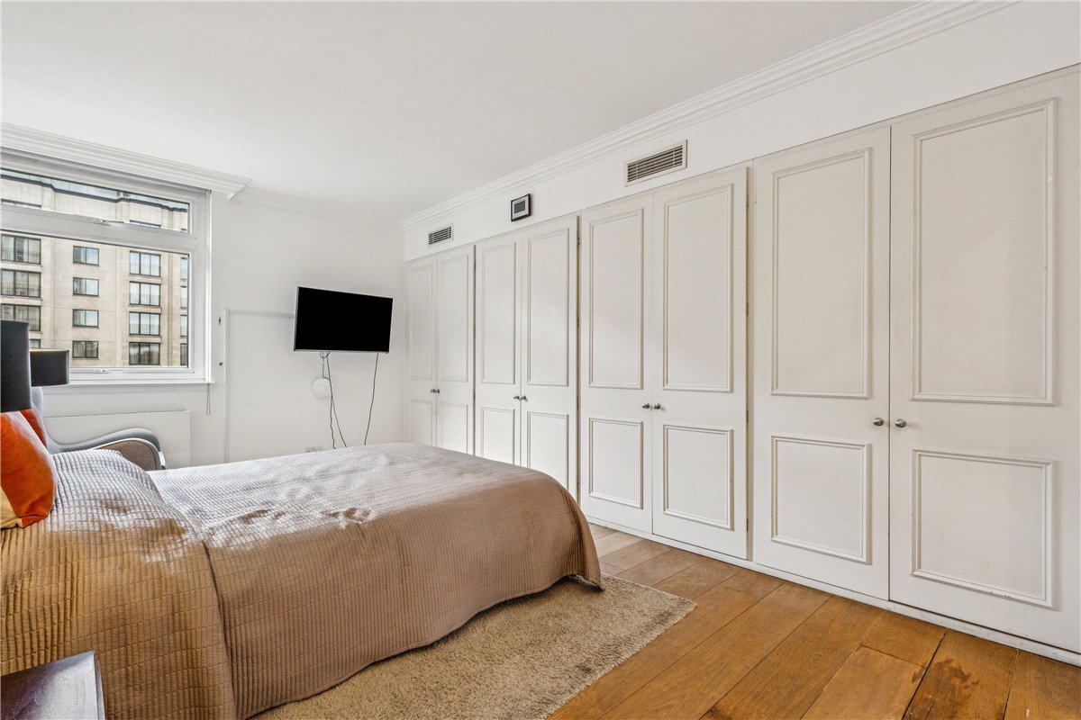 3 bedroom Flat, Park Towers, 2 Brick Street, W1J - Available, Image 9