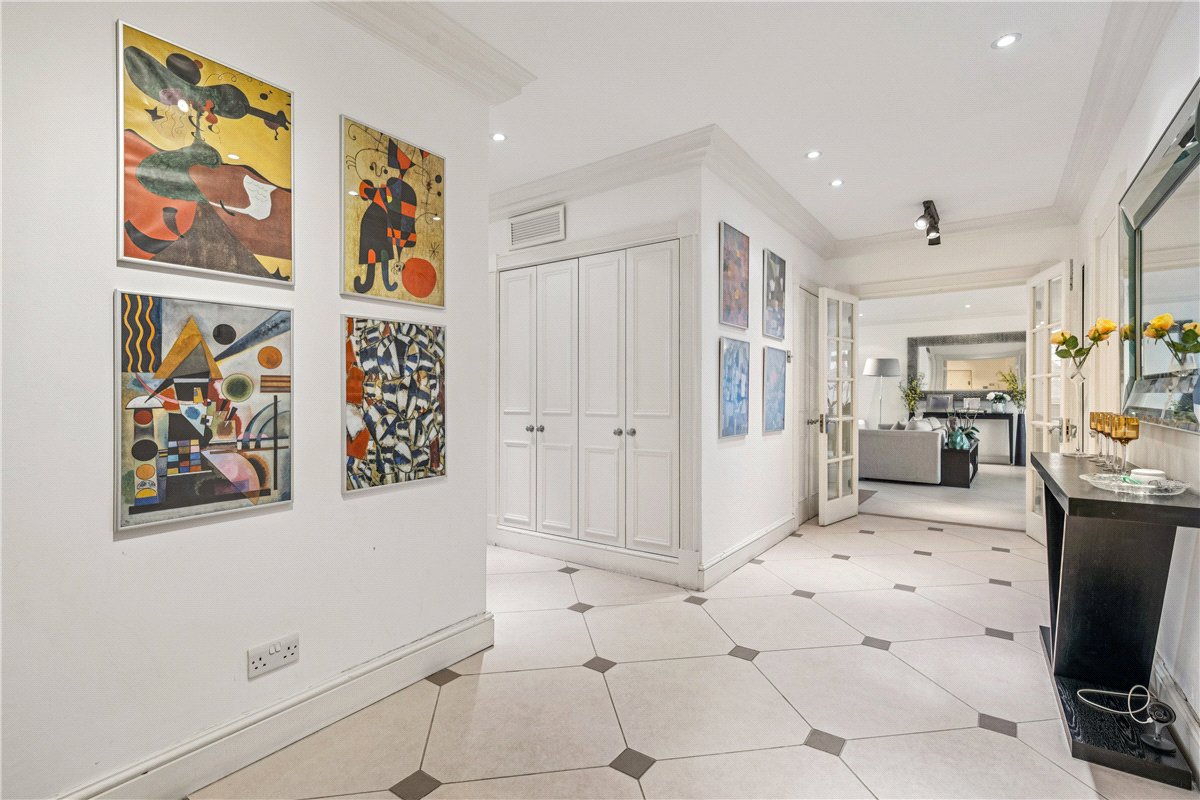 3 bedroom Flat, Park Towers, 2 Brick Street, W1J - Available, Image 9