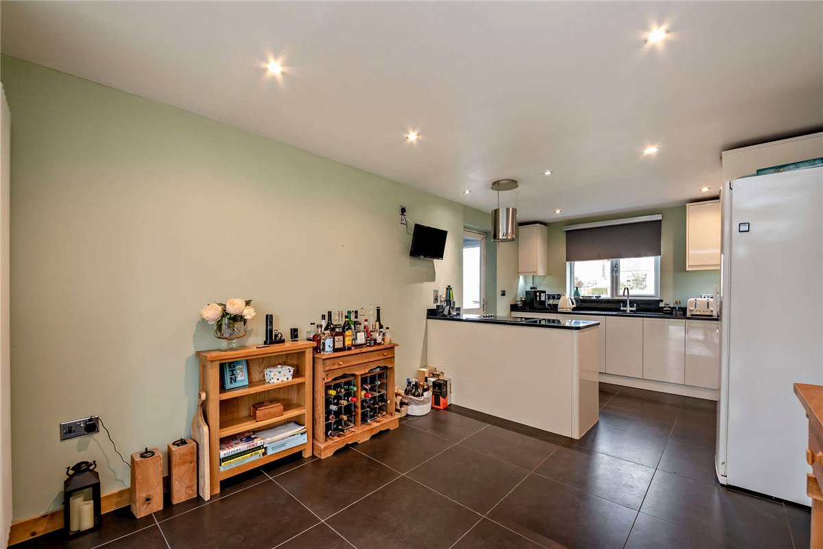 4 bedroom House, Falcon House Gardens, Woolton Hill, RG20 - Available, Image 10
