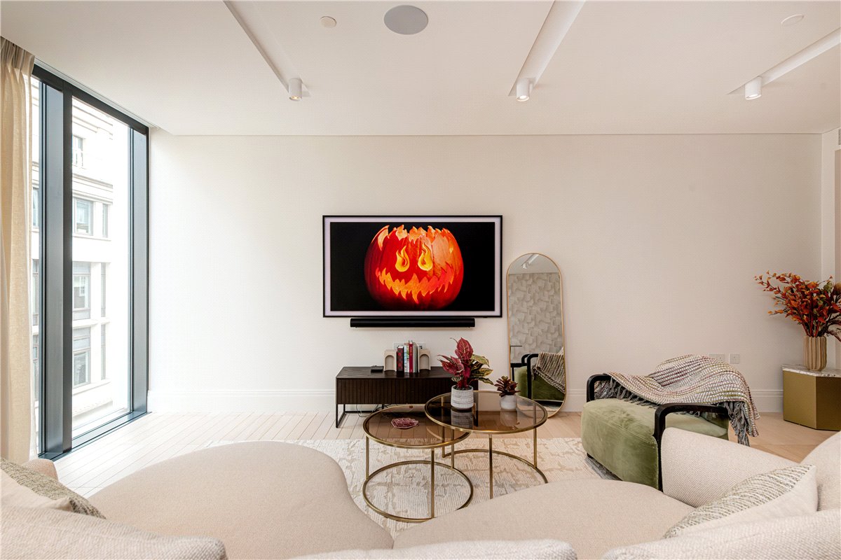 3 bedroom Flat, Cork Street, Mayfair, W1S - Available, Image 7