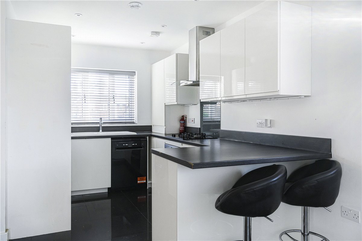 3 bedroom House, The Firs, Grove, OX12 - , Image 2