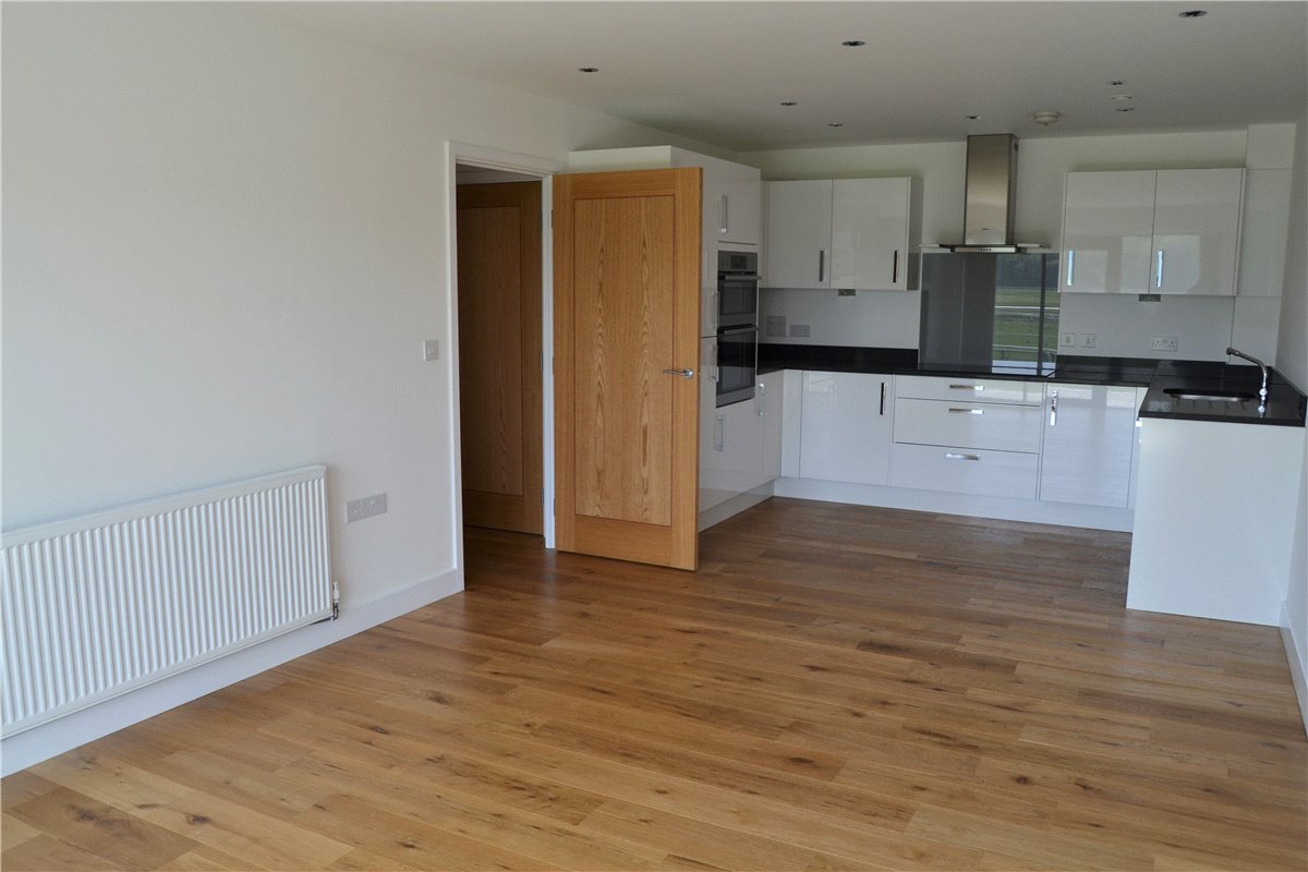 2 bedroom Flat, Kingman Way, Newbury, RG14 - , Image 4
