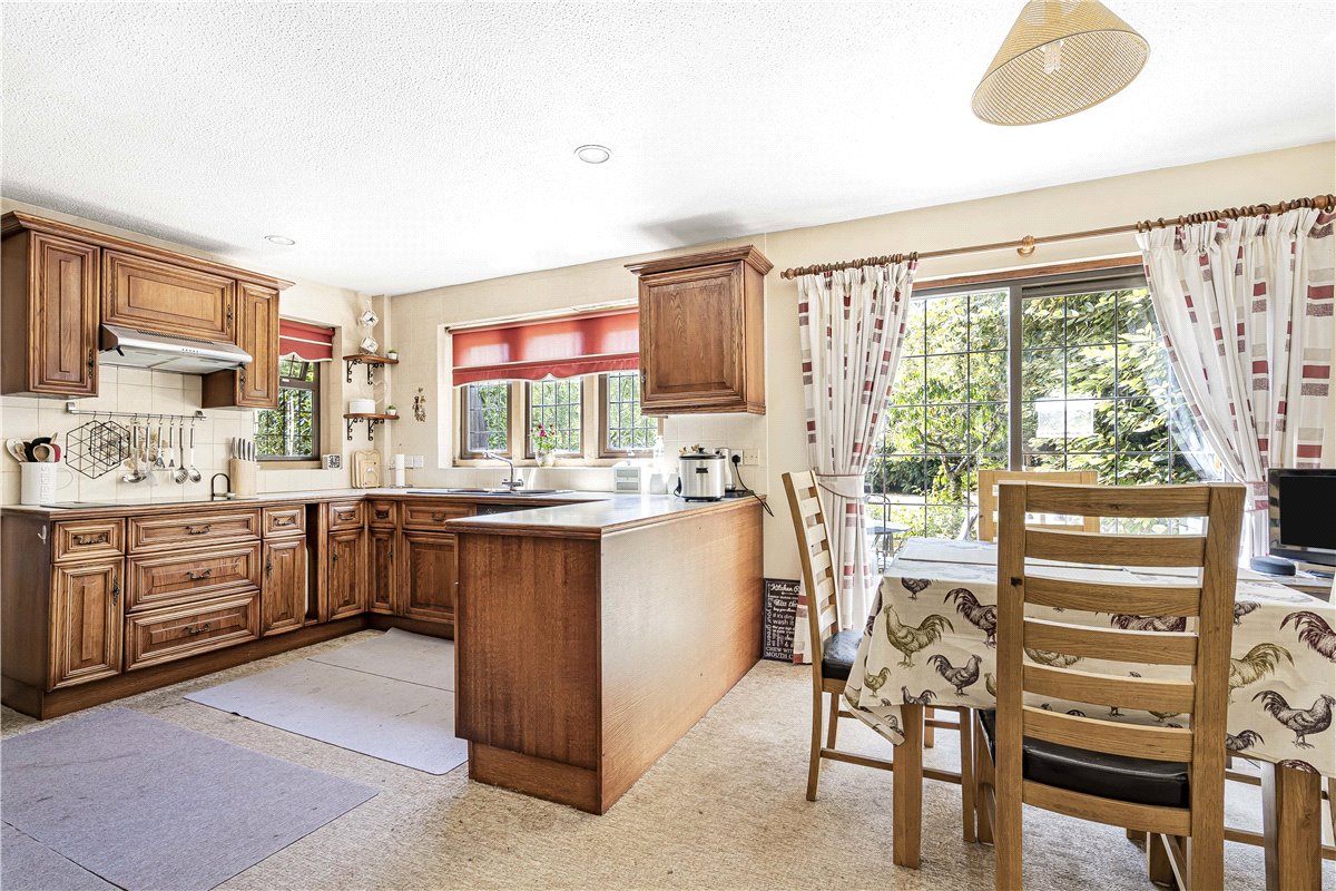 4 bedroom House, Witney Road, Ducklington, OX29 - Available, Image 6