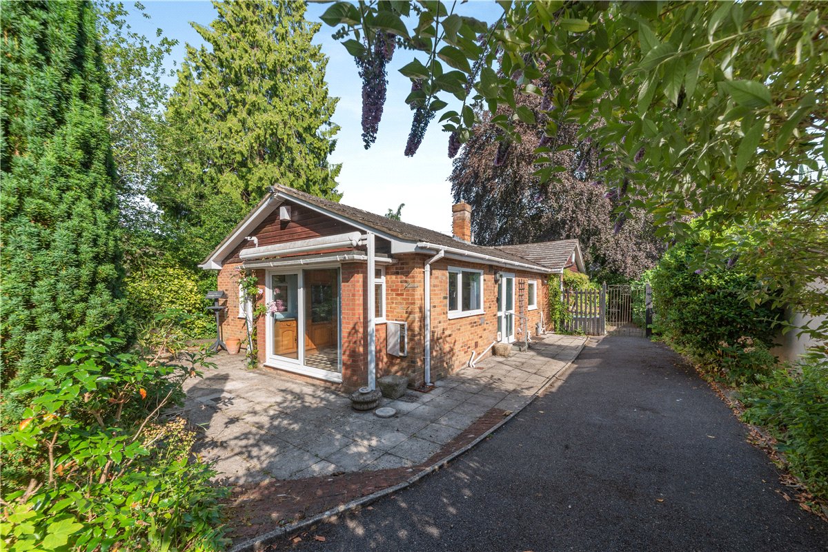 3 bedroom Bungalow, Stockbridge Road, Winchester, SO22 - Available