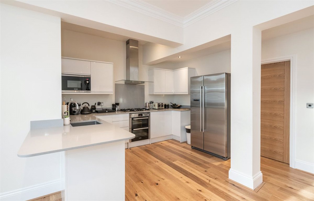 2 bedroom Flat, Franklin Mount, Harrogate, HG1 - Sold STC, Image 8