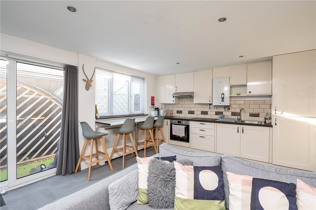 5 bedroom House, East Lea View, Cayton, YO11 - Available, Image 3