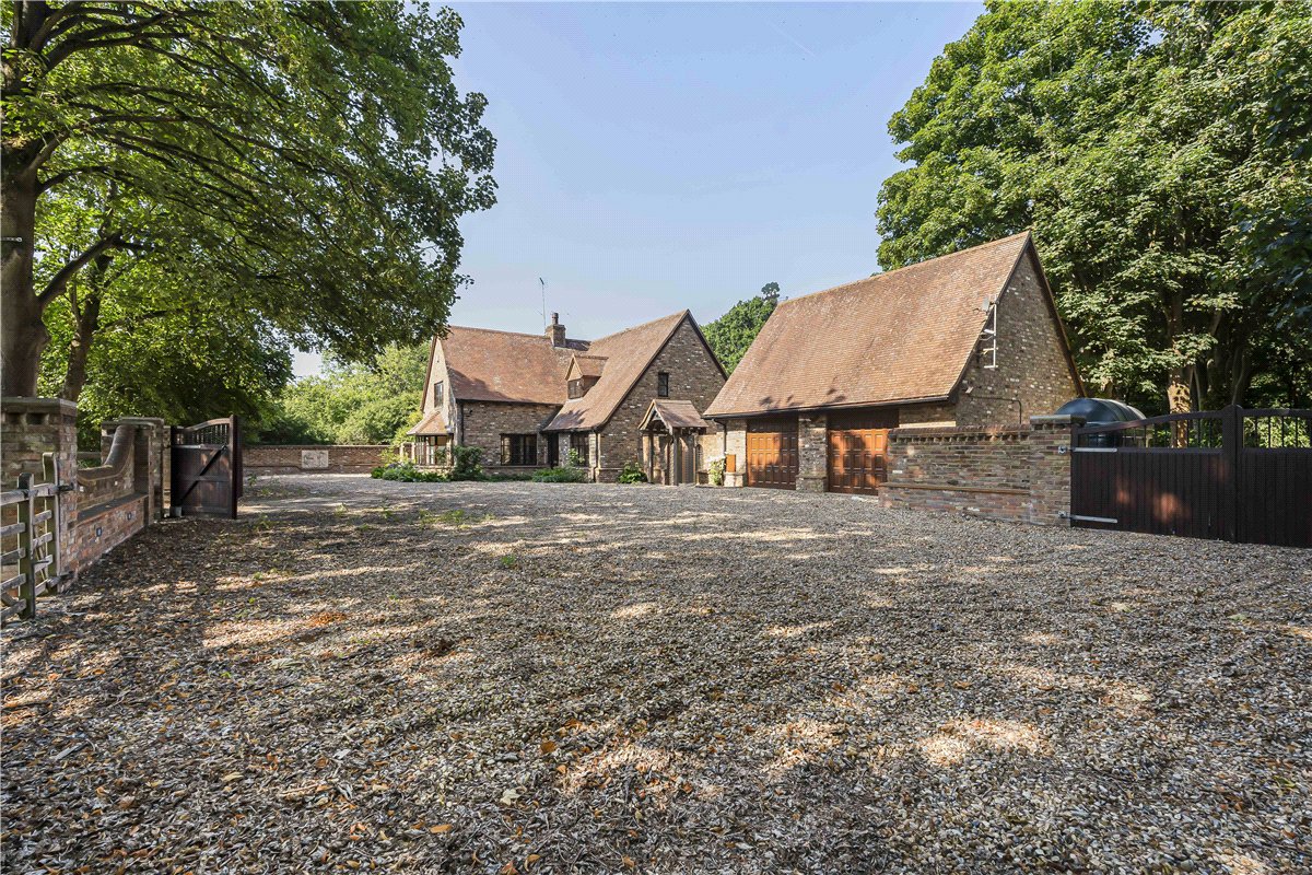 3 bedroom House, London Road, Wendover, HP22 - Available