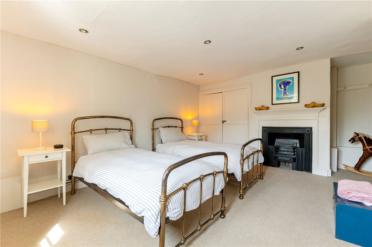 3 bedroom House, West Street, Aldbourne, SN8 - Available, Image 14
