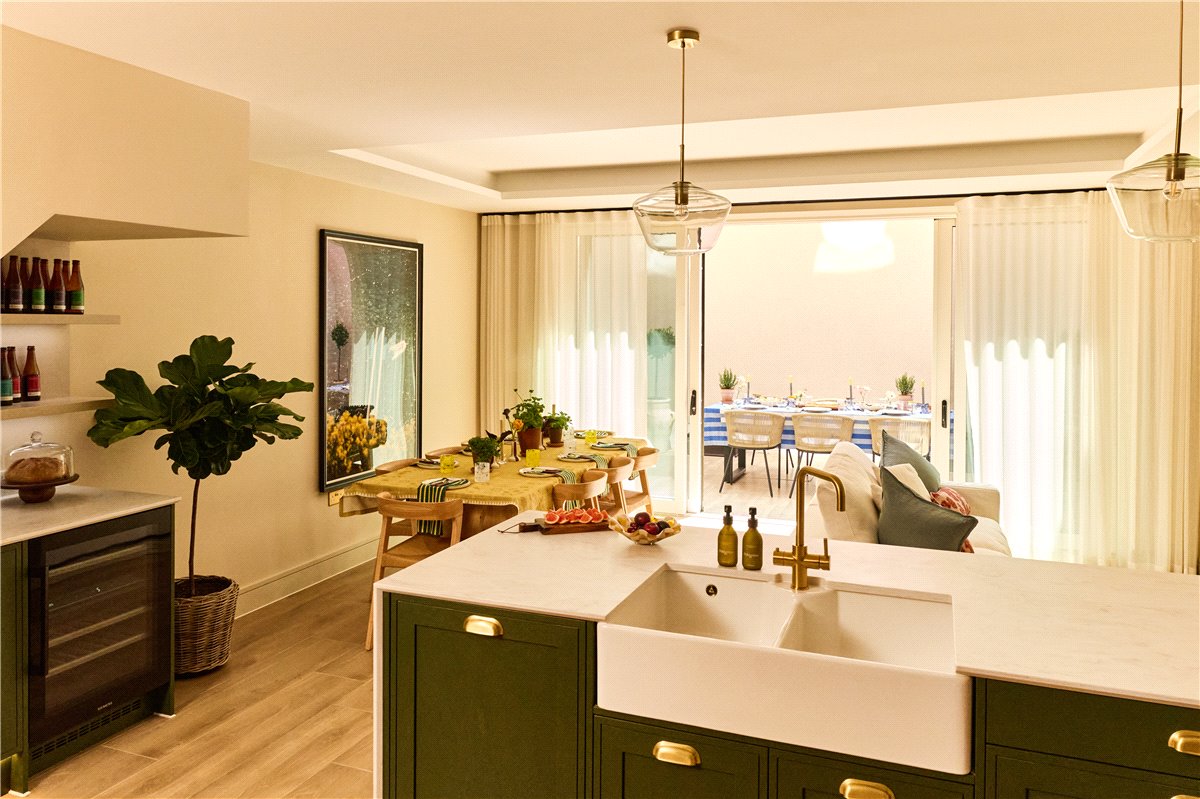 4 bedroom House, London Square Wandsworth Common, Springfield Drive, SW17 - Available, Image 10