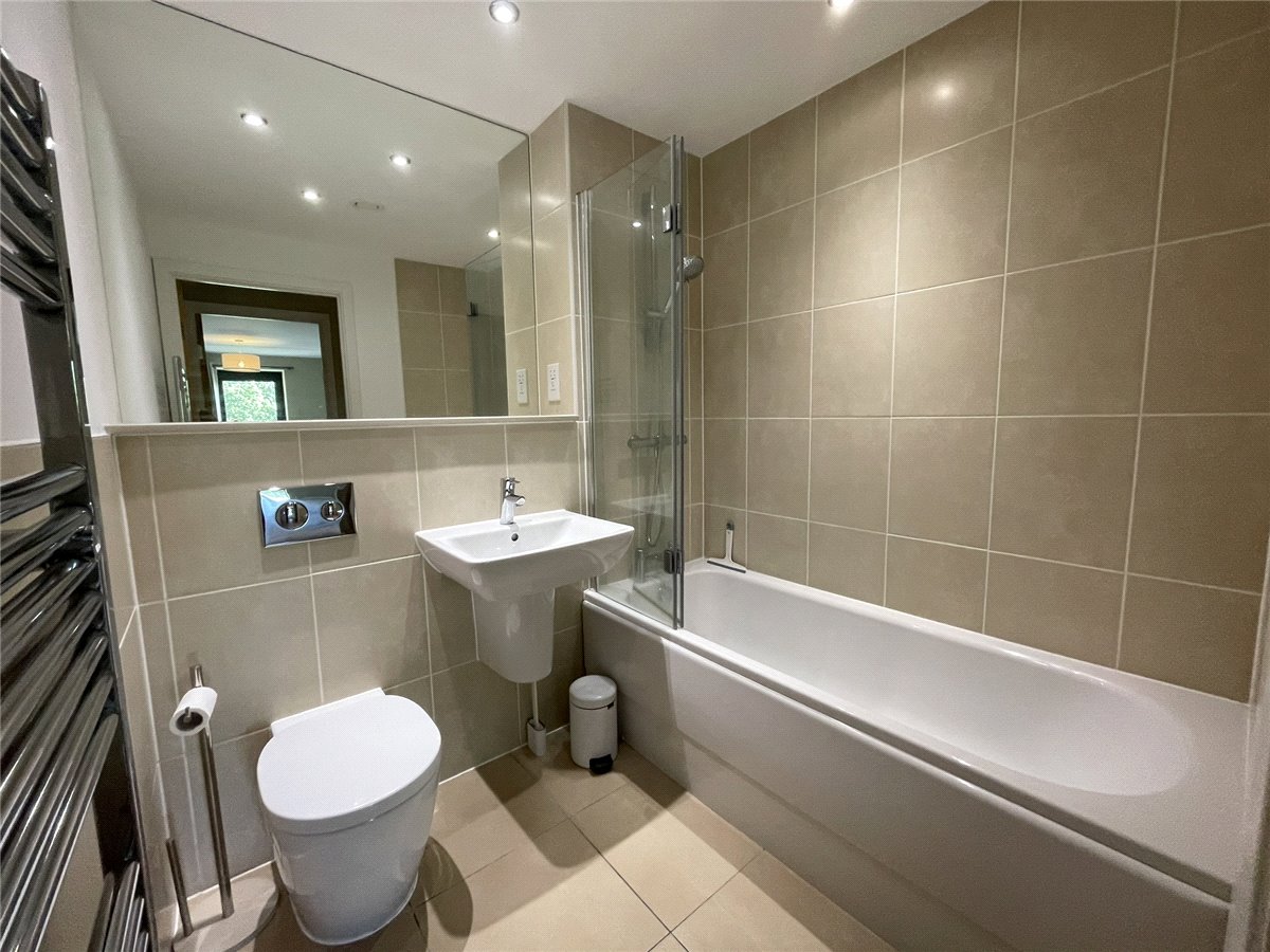 2 bedroom Flat, Racecourse Road, Newbury, RG14 - Let Agreed, Image 6
