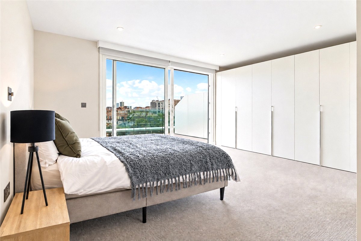 3 bedroom Flat, Broomhouse Lane, London, SW6 - Available, Image 14