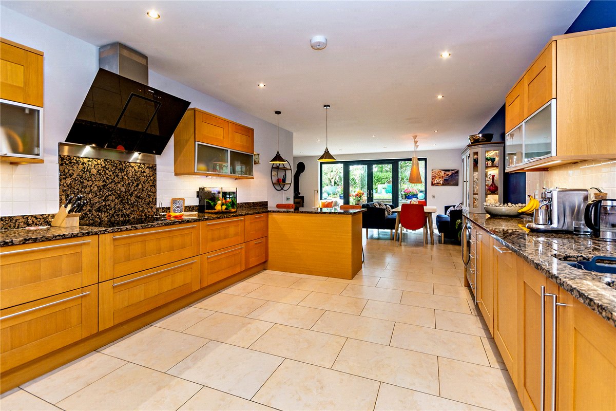4 bedroom House, Oxford Road, Donnington, RG14 - Available, Image 13