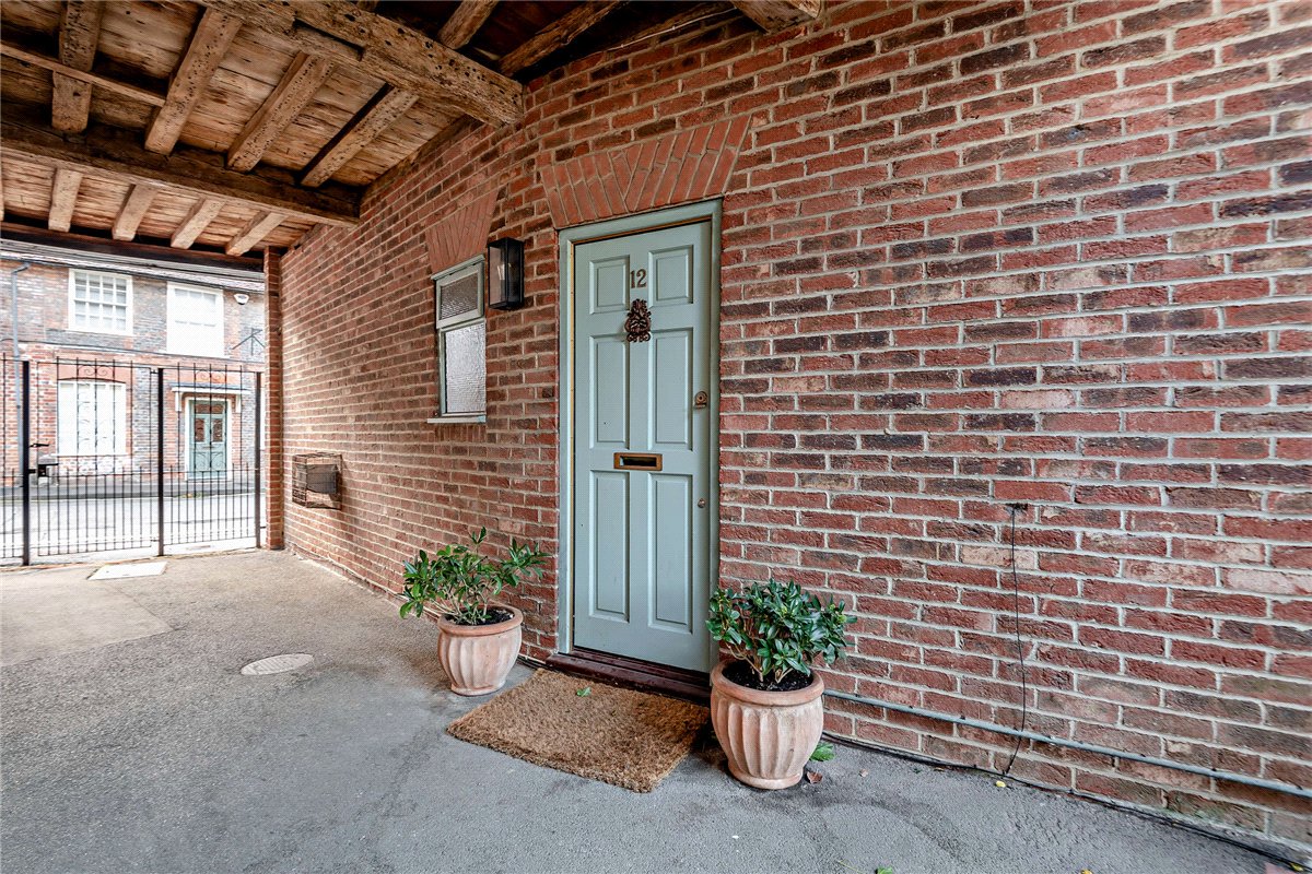 3 bedroom House, Phoenix Court, Kingsclere, RG20 - Available, Image 16