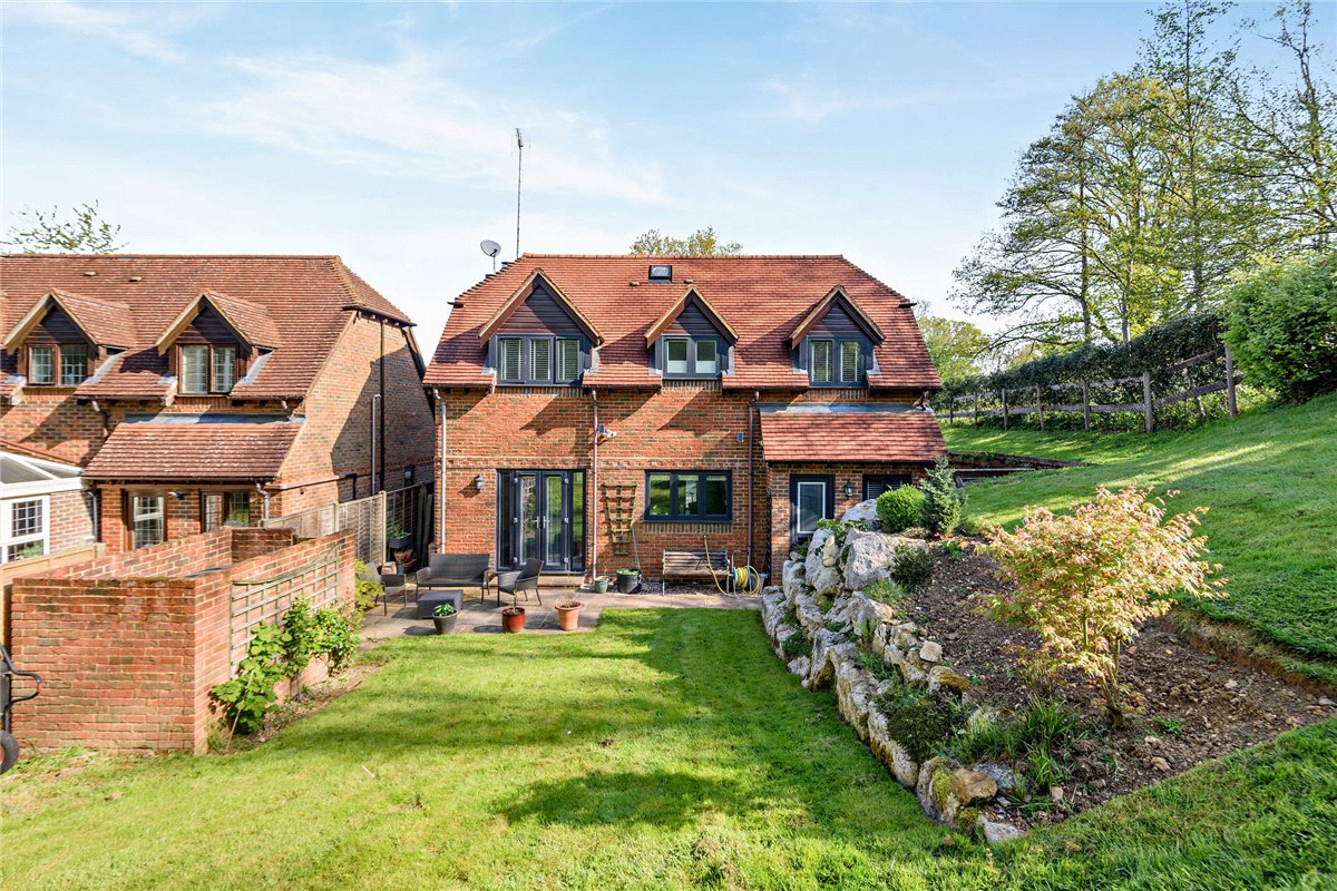 4 bedroom House, Crookham Hill, Crookham Common, RG19 - Available, Image 17