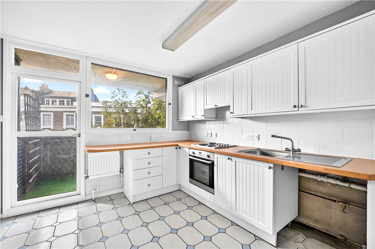 3 bedroom Maisonette, Tachbrook Street, Pimlico, SW1V - Available