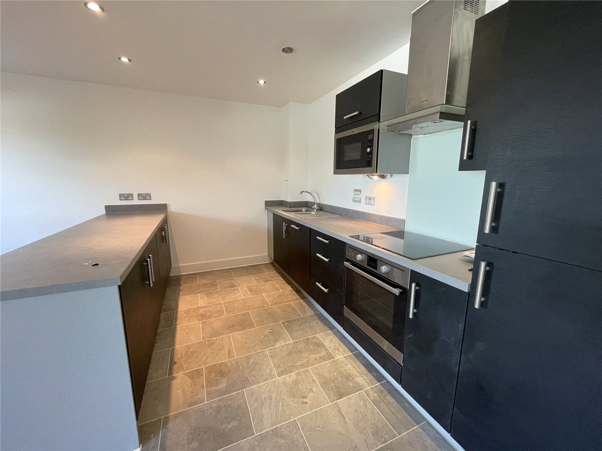 2 bedroom Flat, Park Way, Newbury, RG14 - Let Agreed, Image 2