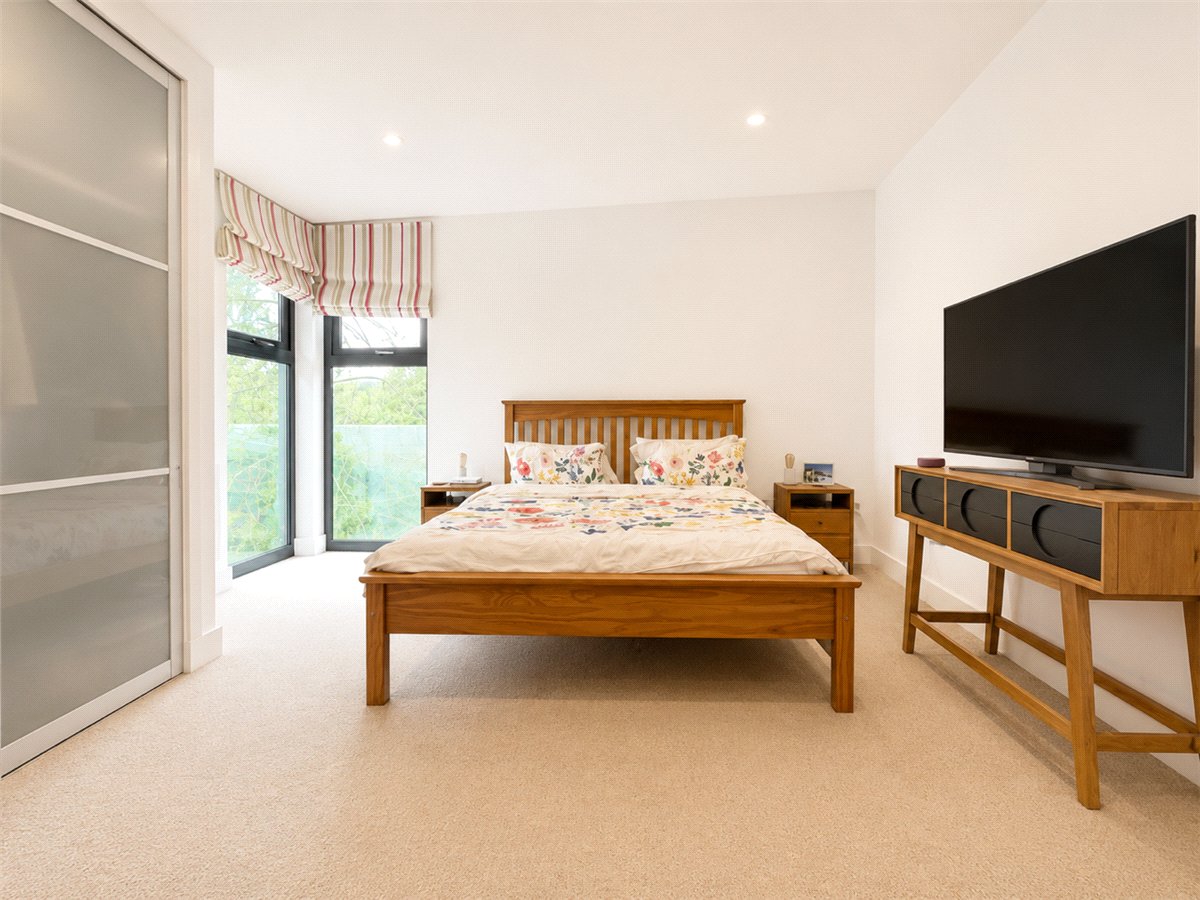 2 bedroom Flat, Sparkford Road, Winchester, SO22 - , Image 5