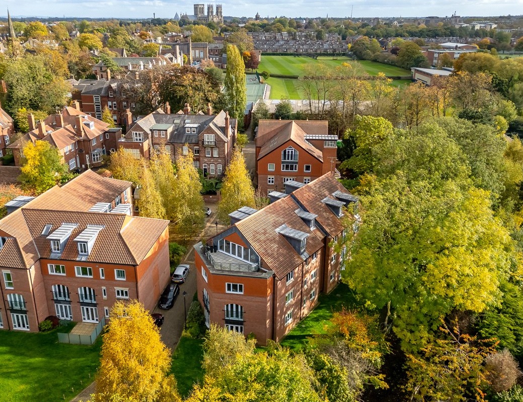 3 bedroom Flat, The Avenue, York, YO30 - Available