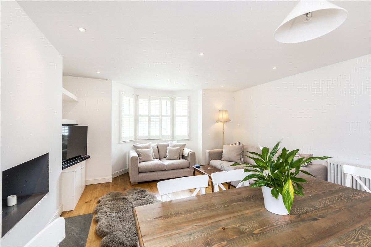 2 bedroom Flat, North Side Wandsworth Common, London, SW18 - , Image 11