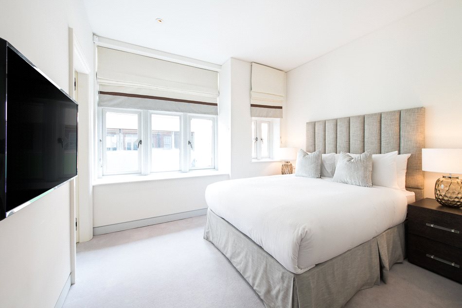 2 bedroom Flat, Duke Street, Mayfair, W1K - Available, Image 2