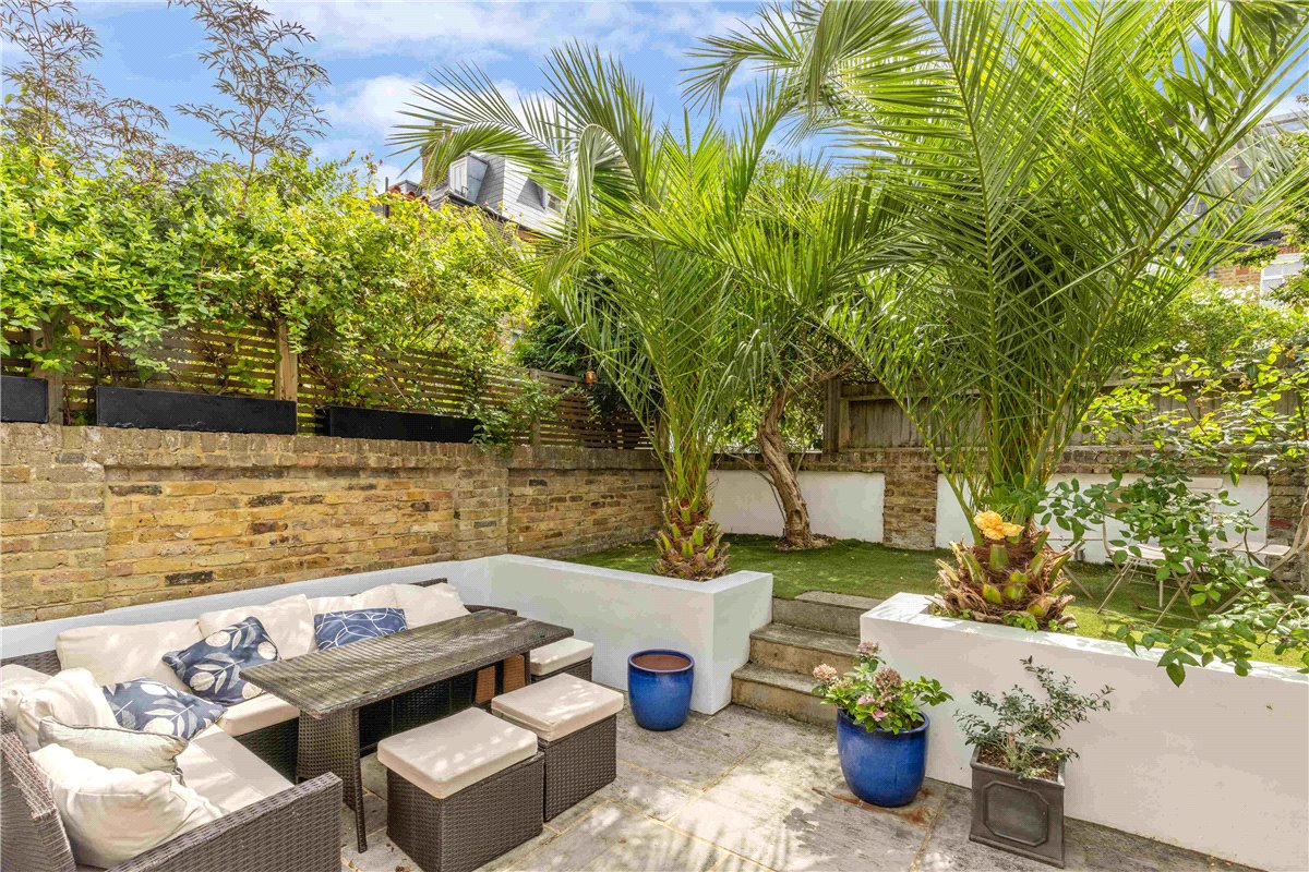 2 bedroom Flat, Gowan Avenue, London, SW6 - Available