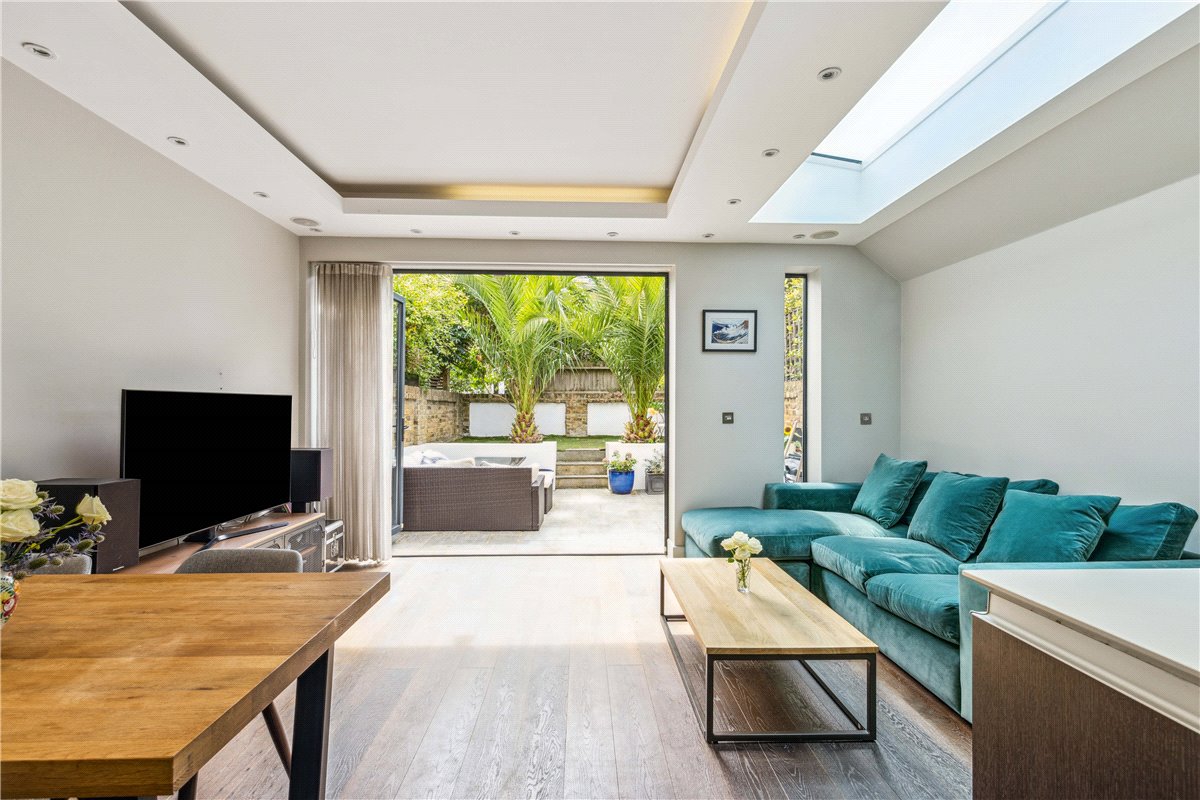 2 bedroom Flat, Gowan Avenue, London, SW6 - Available