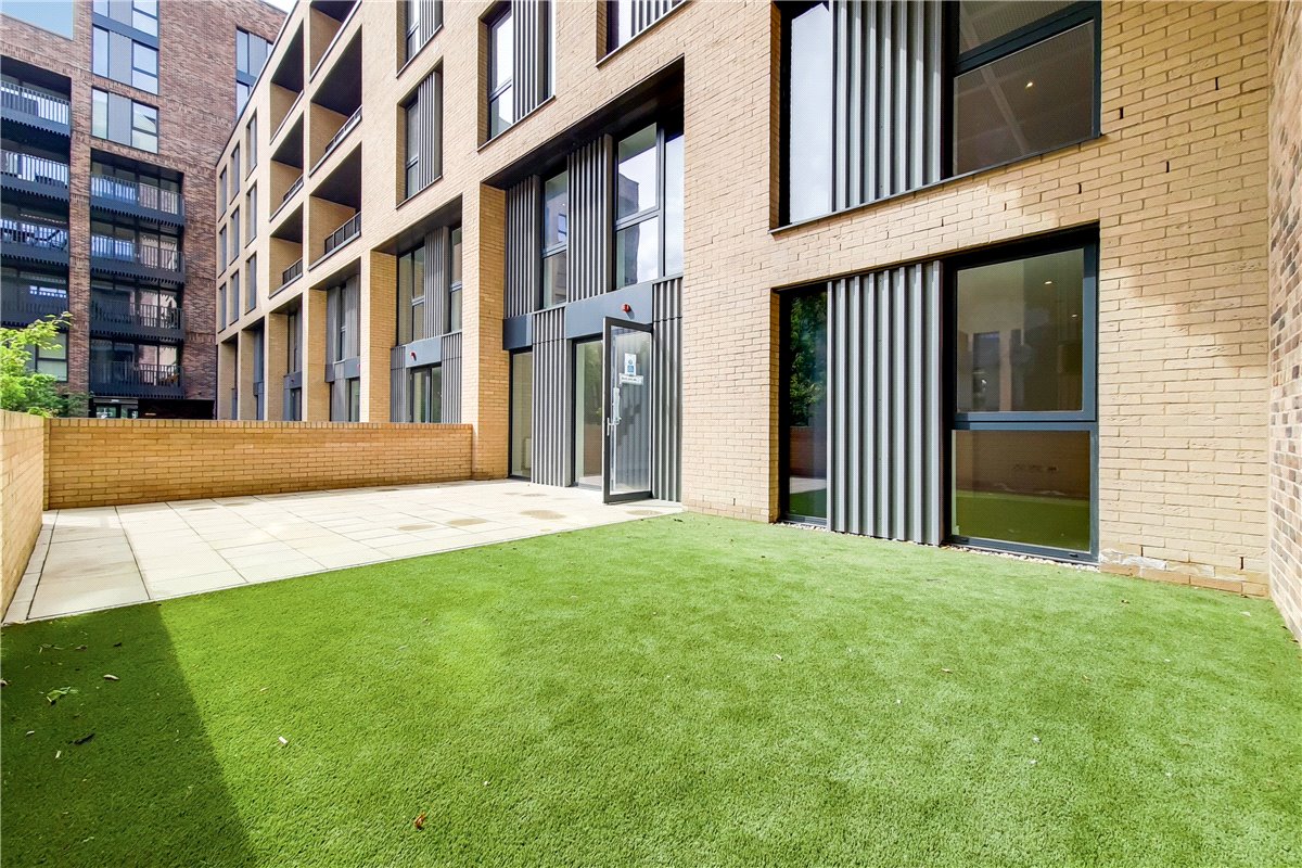 3 bedroom Maisonette, Greyhound Parade, Wimbledon Grounds, London, SW17 - Available, Image 10