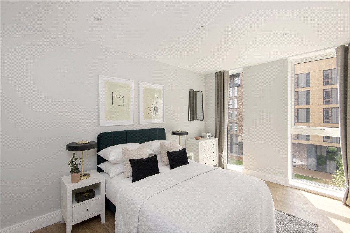 3 bedroom Flat, Greyhound Parade, Wimbledon Grounds, London, SW17 - , Image 6