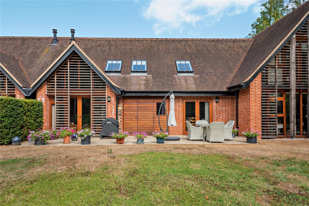 2 bedroom House, Lambourn Road, Speen, RG20 - Available