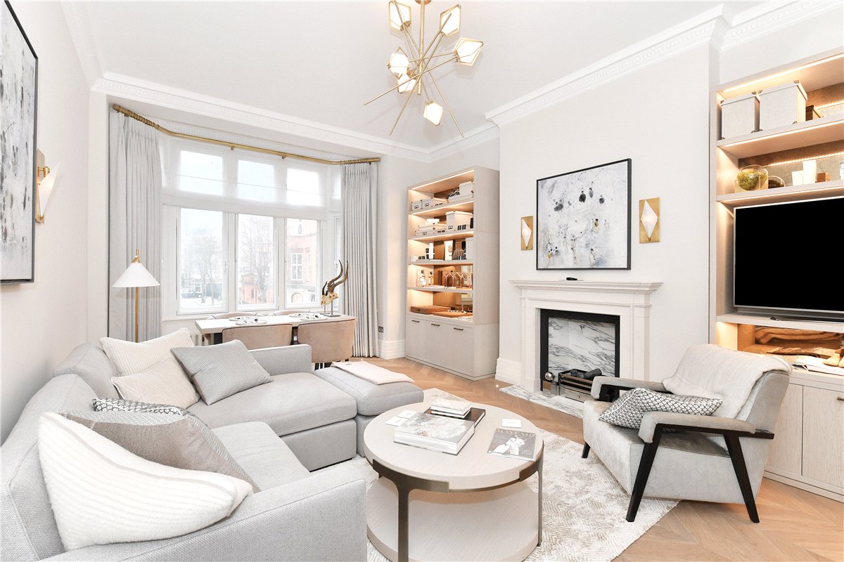 2 bedroom Flat, Mount Street, Mayfair, W1K - Available