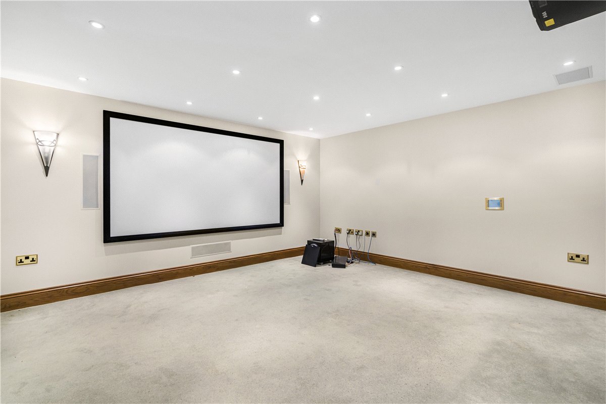 6 bedroom House, Chalk Lane, Hyde Heath, HP6 - Available, Image 33