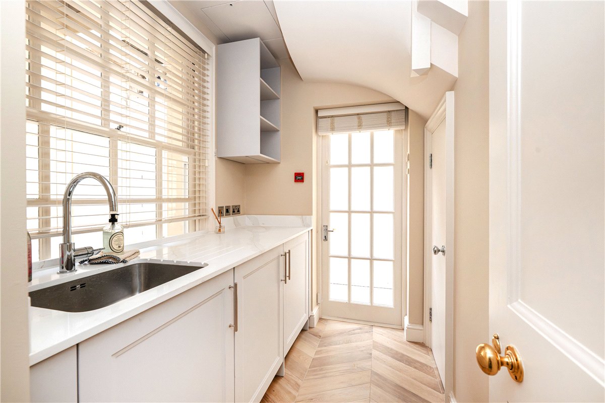 3 bedroom House, Woods Mews, Mayfair, W1K - Available, Image 36