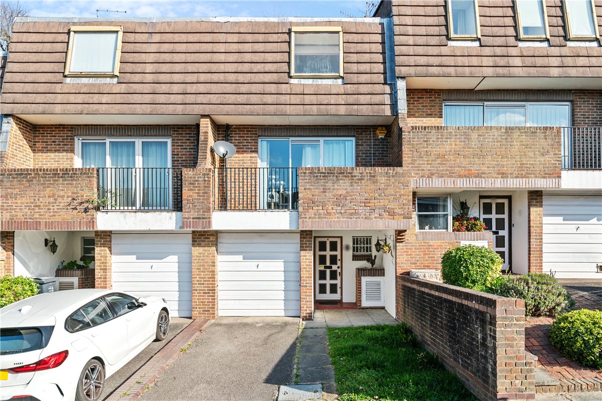 3 bedroom House, Heights Close, Hillview, SW20 - Sold STC, Image 1