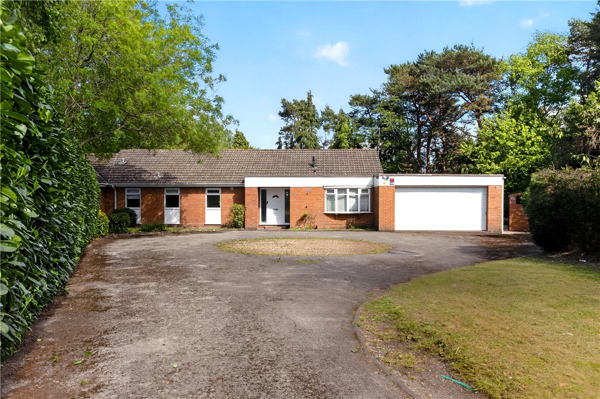 4 bedroom Bungalow, Pool Meadow Close, Solihull, B91 - Available