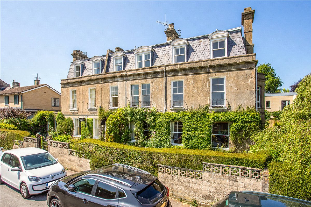 2 bedroom Flat, Church Road, Combe Down, BA2 - Let Agreed
