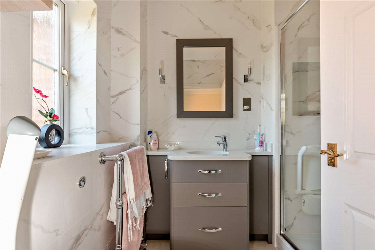 3 bedroom Flat, Woodridge, Newbury, RG14 - Available, Image 8