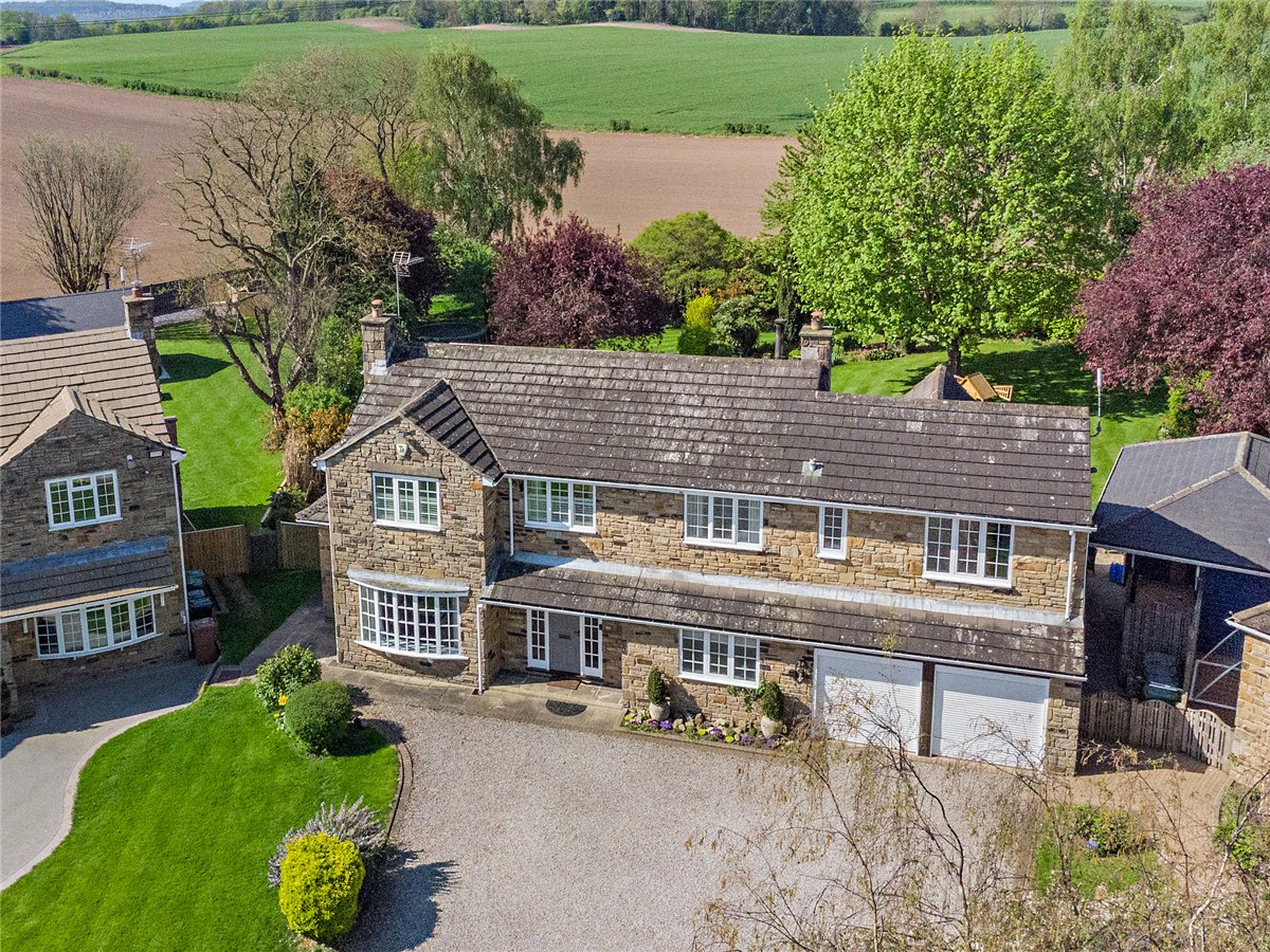 4 bedroom House, Manor Garth, Ledsham, LS25 - Available