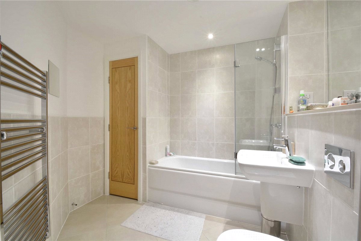 1 bedroom Flat, Racecourse Road, Newbury, RG14 - Available, Image 4