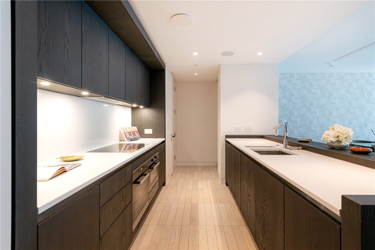 3 bedroom Flat, Cork Street, Mayfair, W1S - Available, Image 12