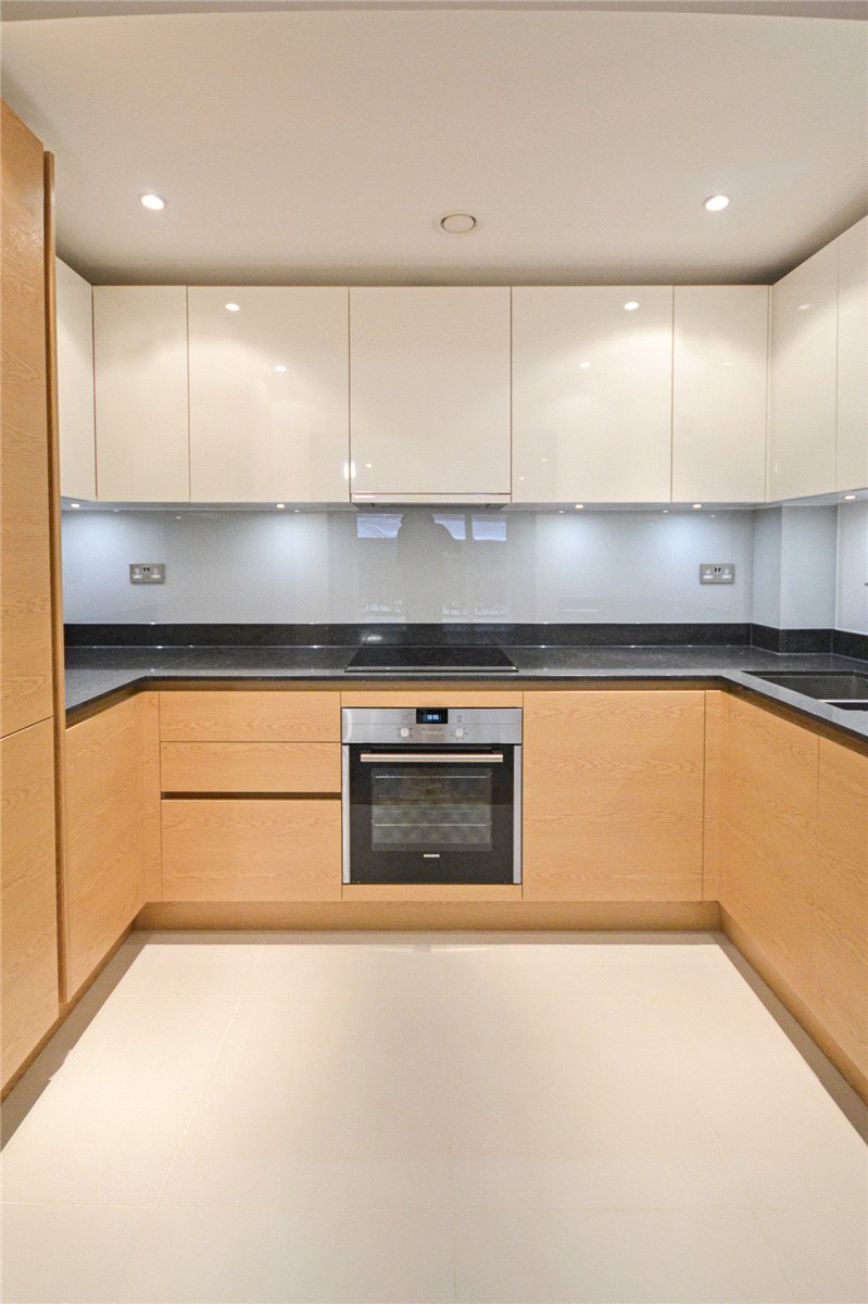 2 bedroom Flat, Newton Court, Kingsley Walk, CB5 - , Image 2