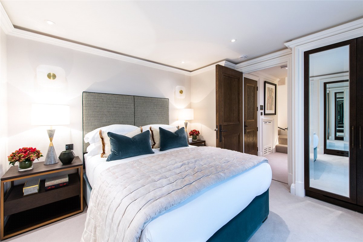 2 bedroom Maisonette, Prince Of Wales Terrace, Kensington, W8 - Available, Image 11